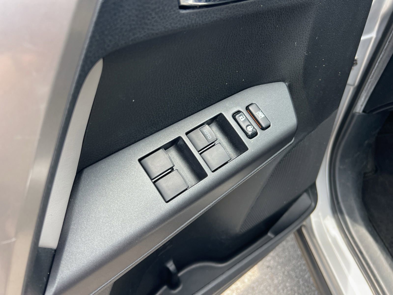 Used 2017 Toyota RAV4 XLE AWD/4WD image 23