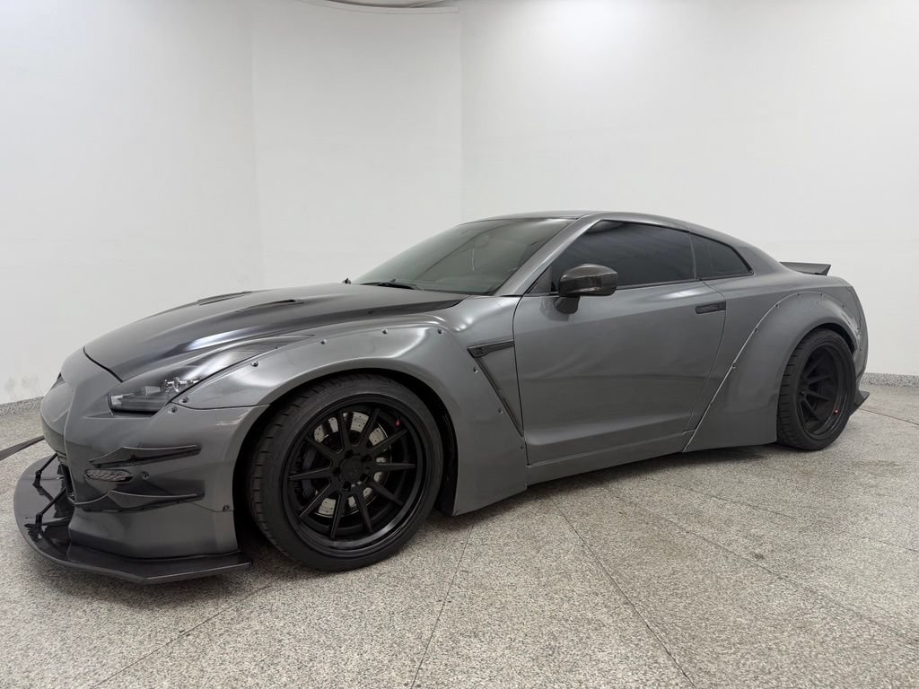 Used 2015 Nissan GT-R Black Edition AWD/4WD image 3