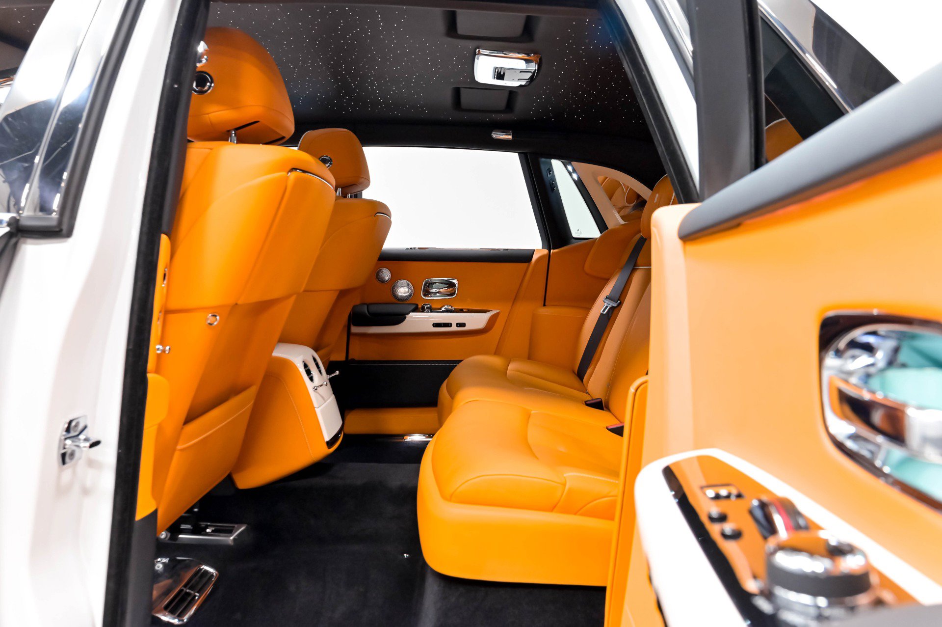 Used 2022 Rolls-Royce Phantom Sedan w/ The Phantom Package RWD image 53