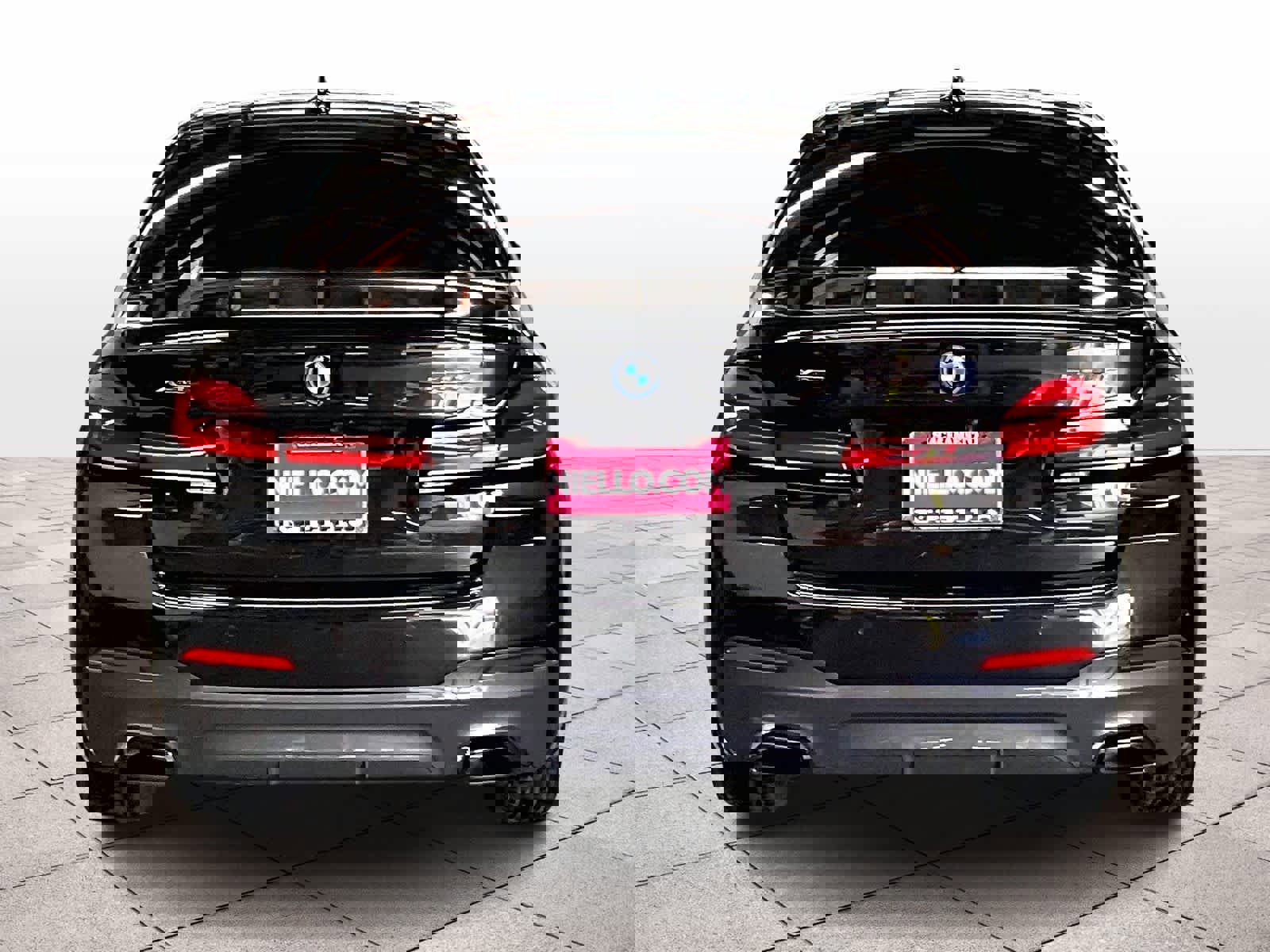 Used 2023 BMW 530e xDrive w/ Executive Package image 7