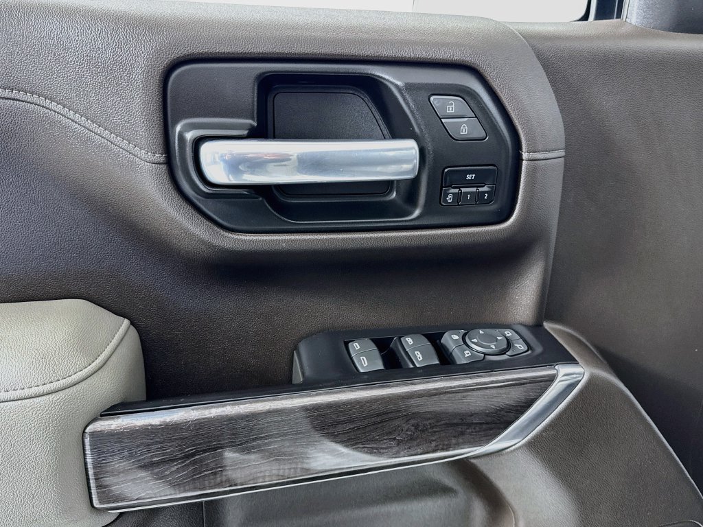 Used 2020 Chevrolet Silverado 1500 LTZ w/ LTZ Convenience Package AWD/4WD image 15