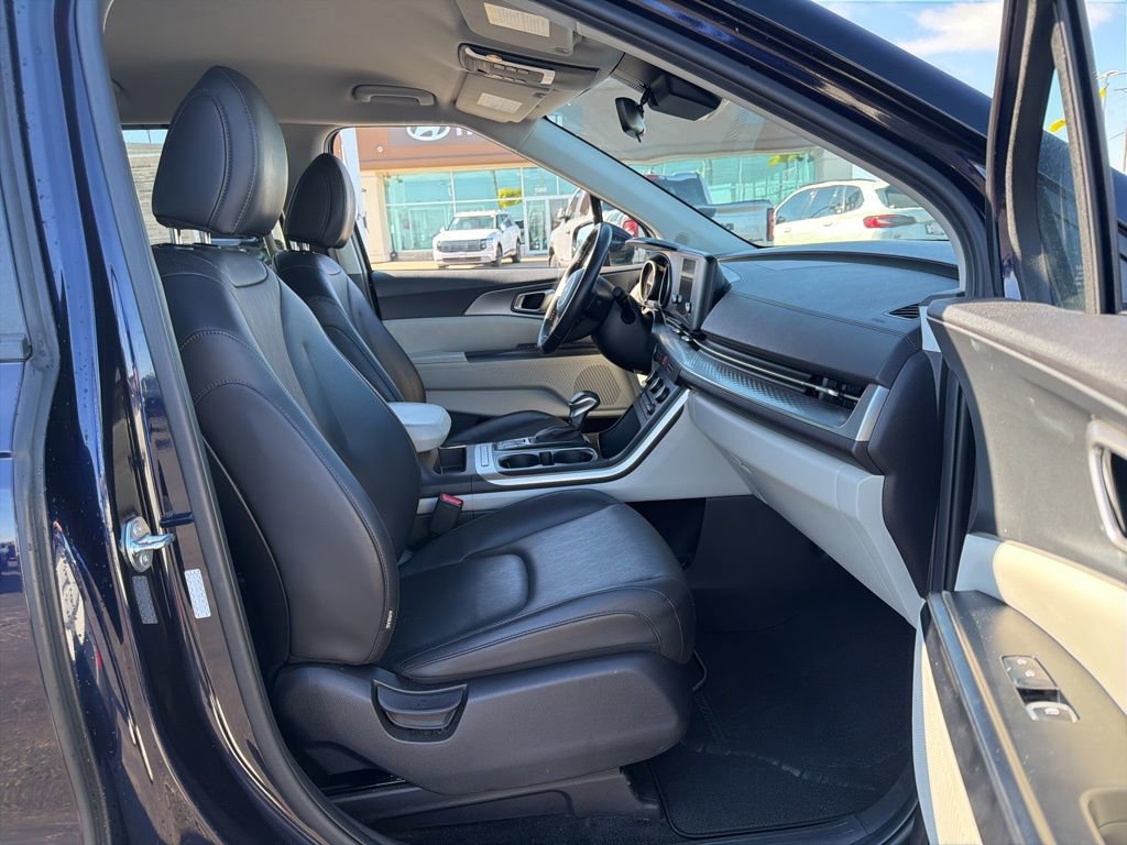 Used 2024 Kia Carnival LX image 27