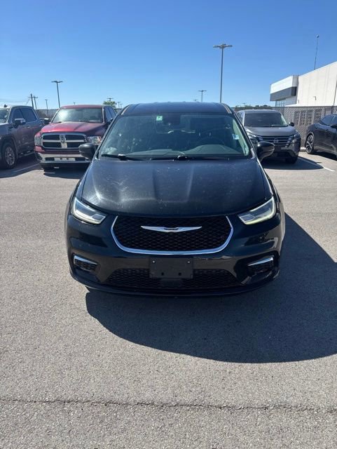Used 2023 Chrysler Pacifica Touring-L FWD image 8