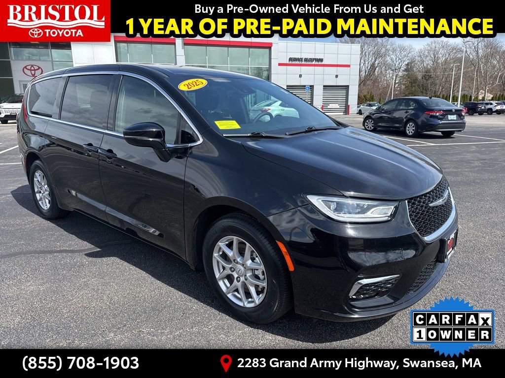 Used 2025 Chrysler Pacifica Select image 1