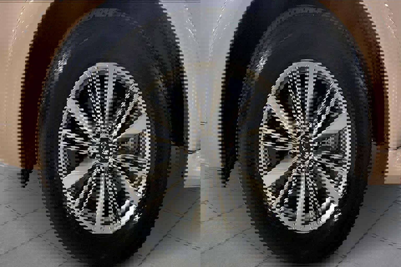 Used 2022 INFINITI QX80 Luxe w/ Cargo Package image 10