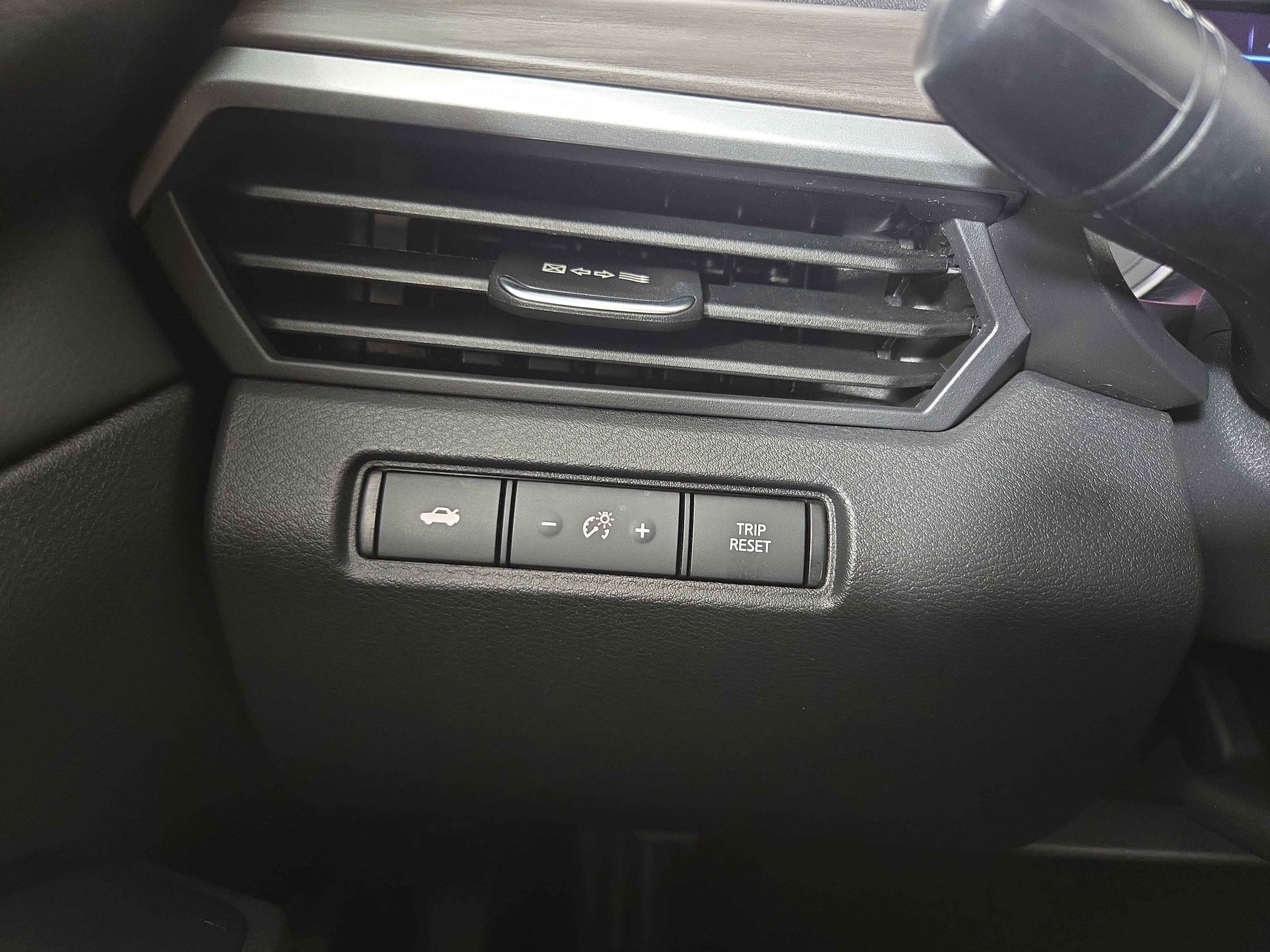 Used 2025 Nissan Altima 2.5 SV FWD image 27