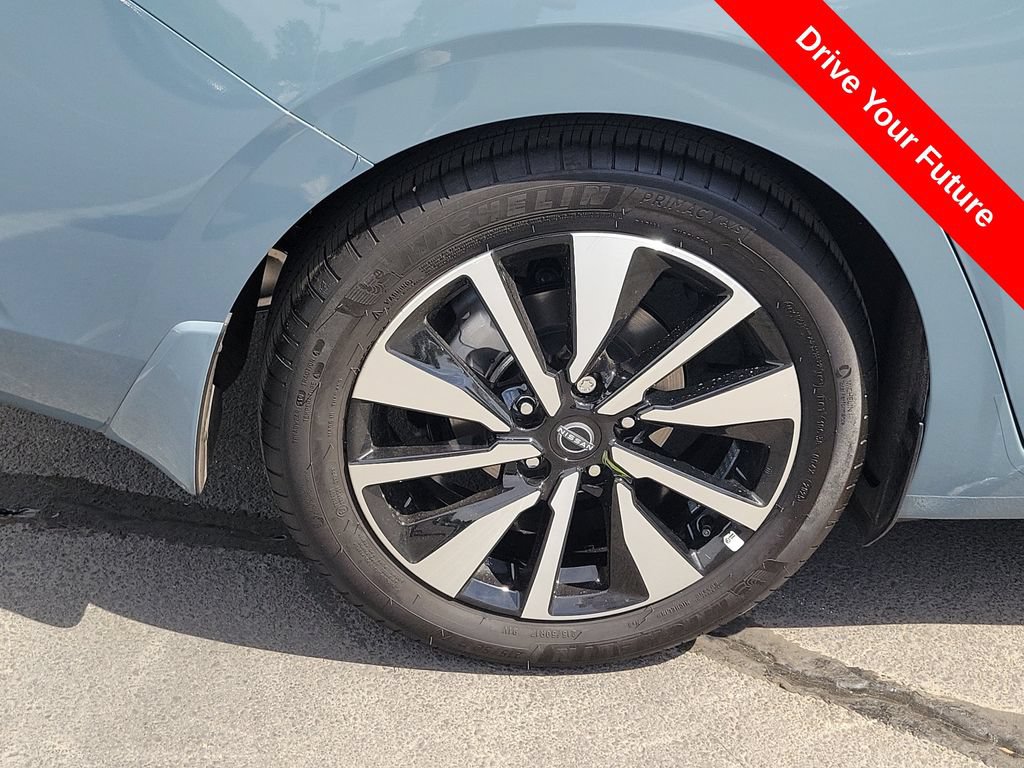 Used 2025 Nissan Sentra SV w/ SV Premium Package FWD image 31