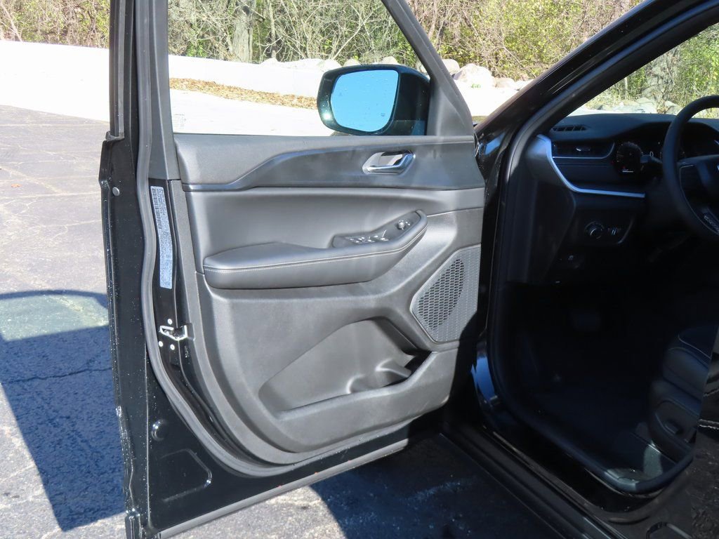 New 2025 Jeep Grand Cherokee Altitude image 20