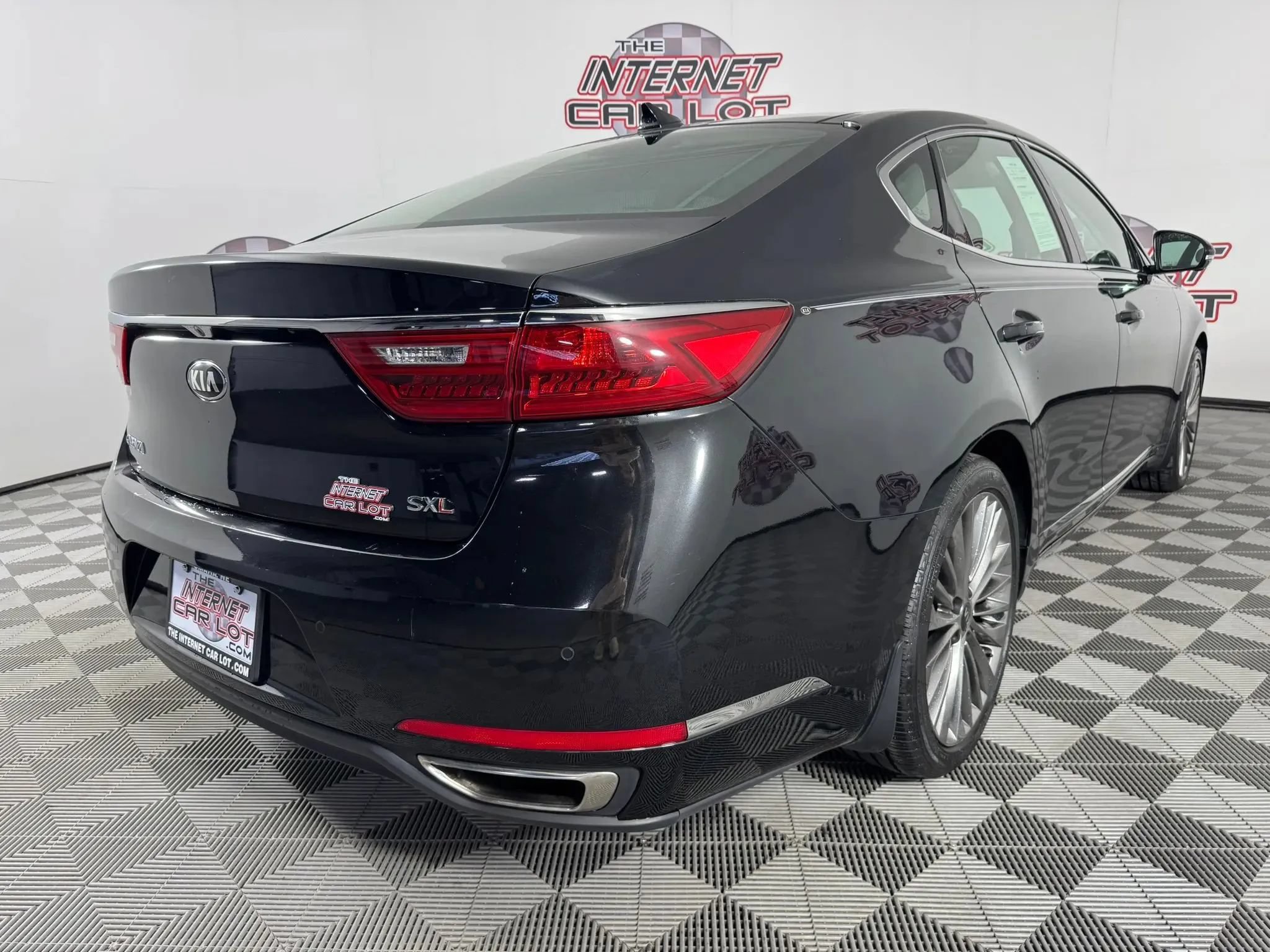 Used 2018 Kia Cadenza Limited FWD image 30