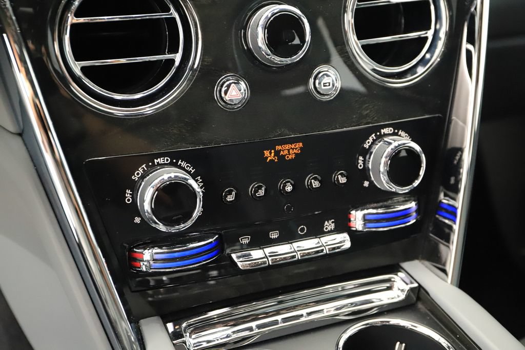 Used 2024 Rolls-Royce Cullinan w/ Cullinan Package AWD/4WD image 29
