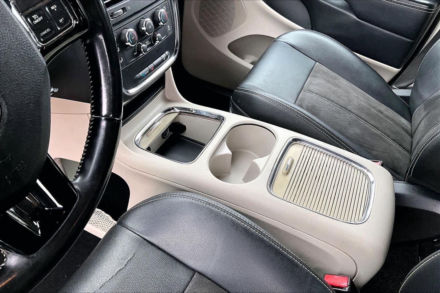 Used 2020 Dodge Grand Caravan SXT FWD image 13