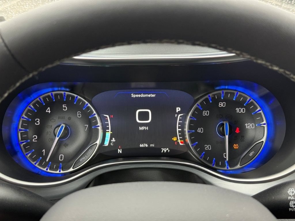 Used 2026 Chrysler Pacifica Limited FWD image 35