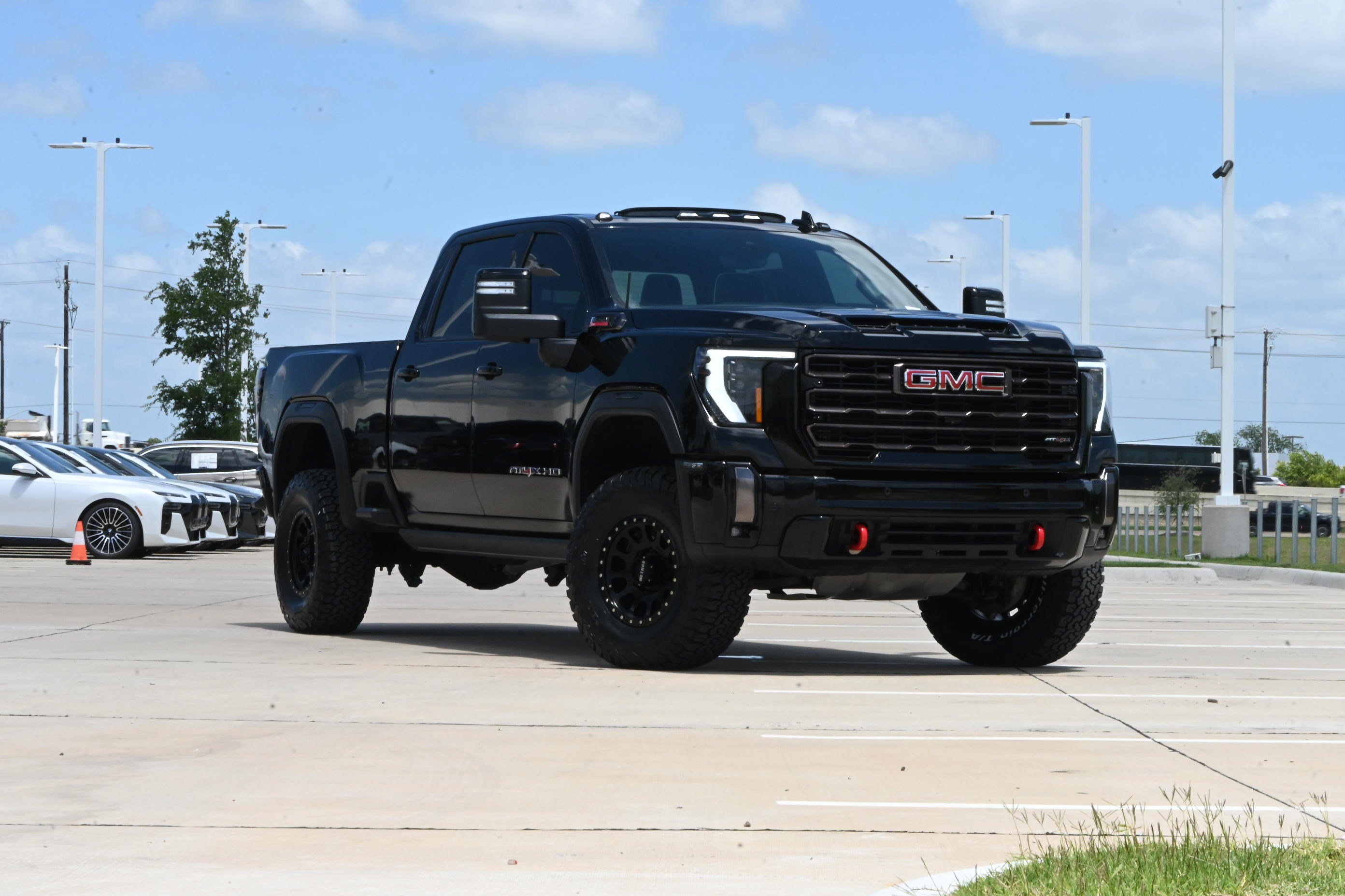 Used 2024 GMC Sierra 2500 AT4X AWD/4WD image 2