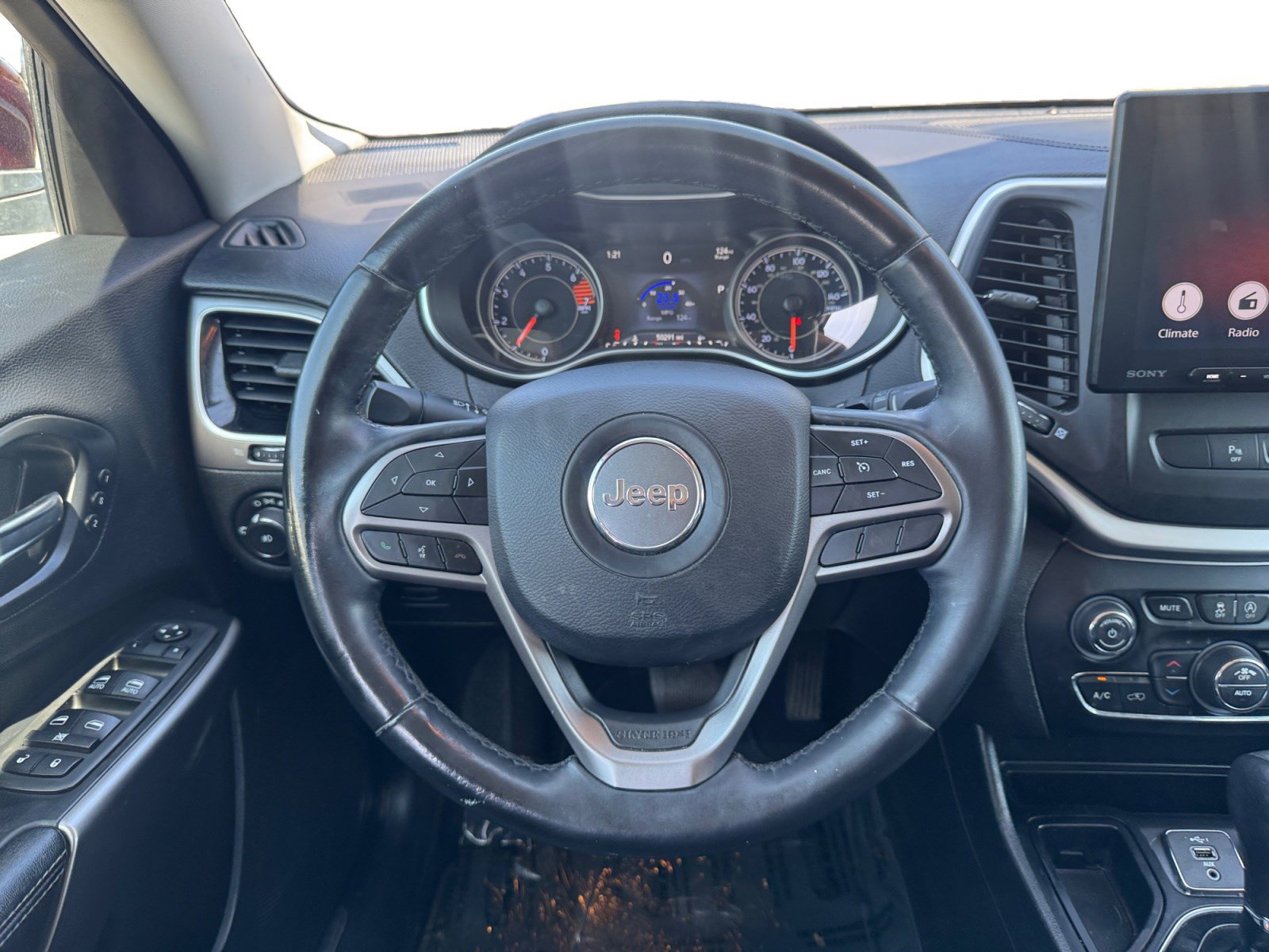 Used 2019 Jeep Cherokee Limited image 12