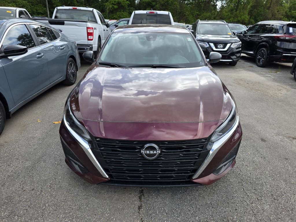 Used 2024 Nissan Altima 2.5 SV image 2