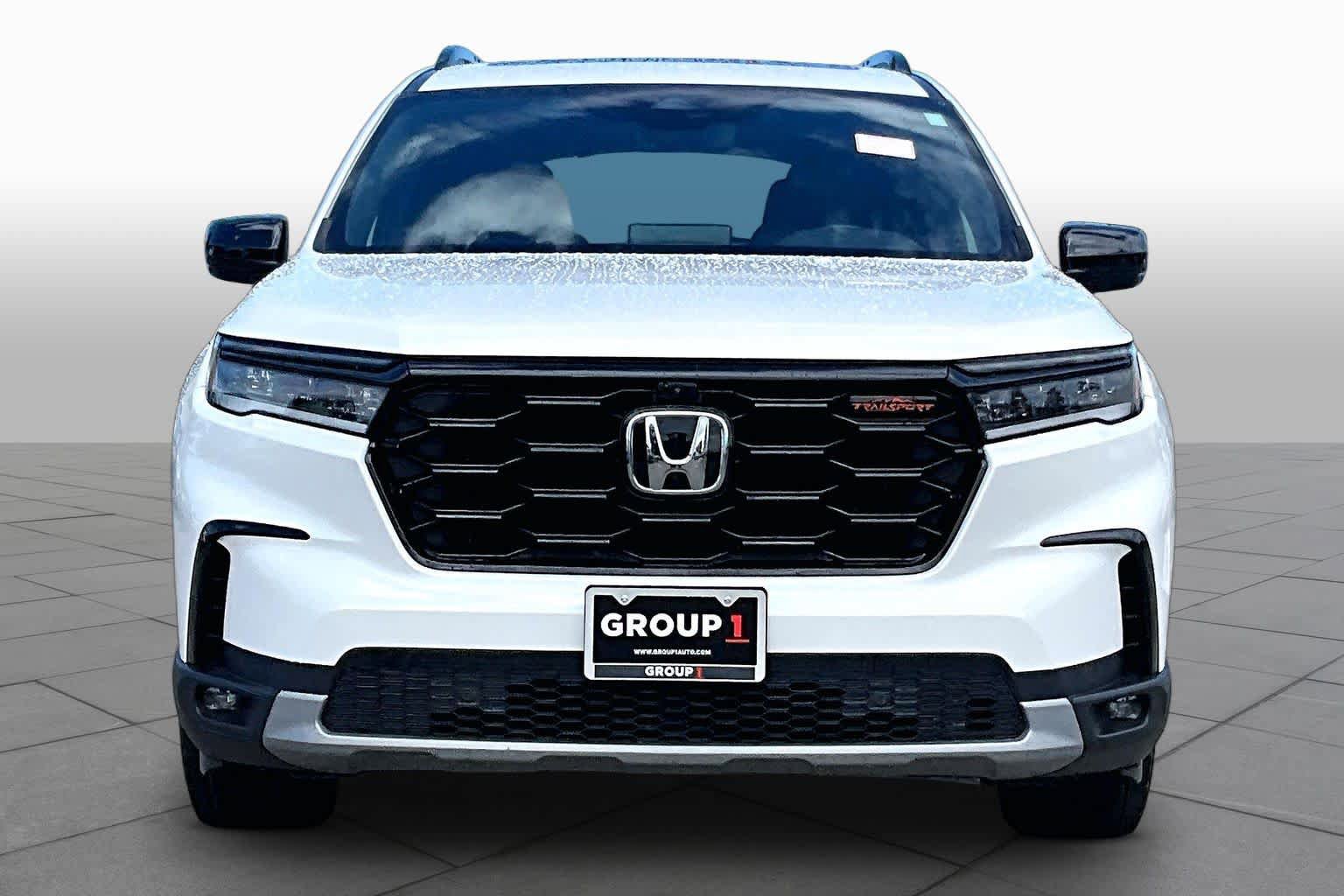 Used 2025 Honda Pilot TrailSport image 4