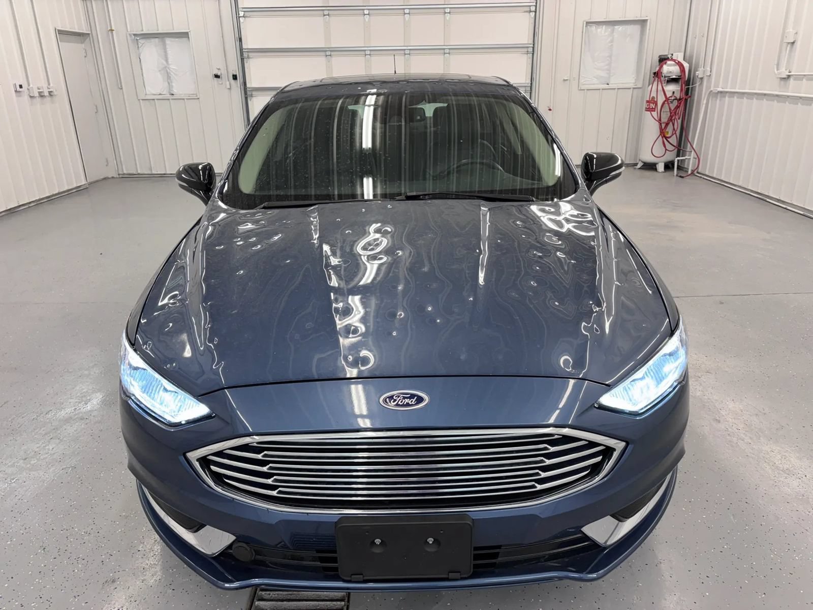 Used 2018 Ford Fusion SE w/ Fusion SE Technology Package FWD image 12