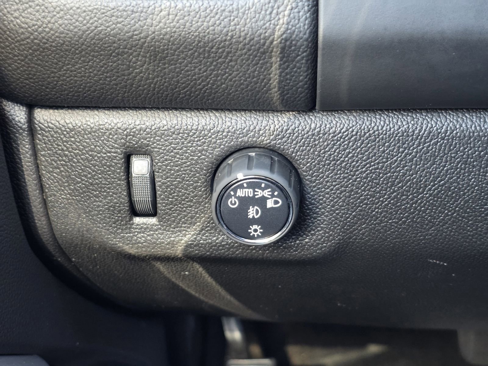 Used 2018 Chevrolet Colorado LT w/ LT Convenience Package image 28