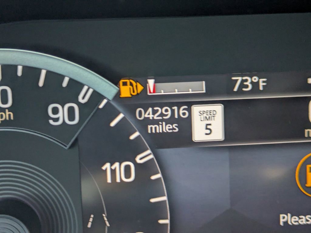 Used 2023 Land Rover Defender 130 First Edition image 31