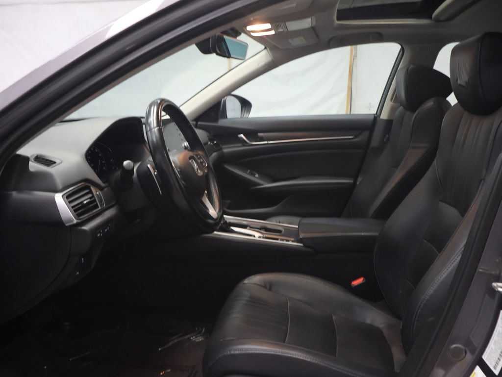 Used 2018 Honda Accord Touring image 16