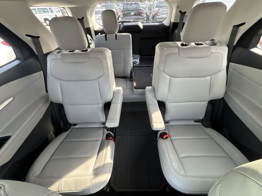 Used 2025 Ford Explorer Active w/ Active Comfort Package image 25