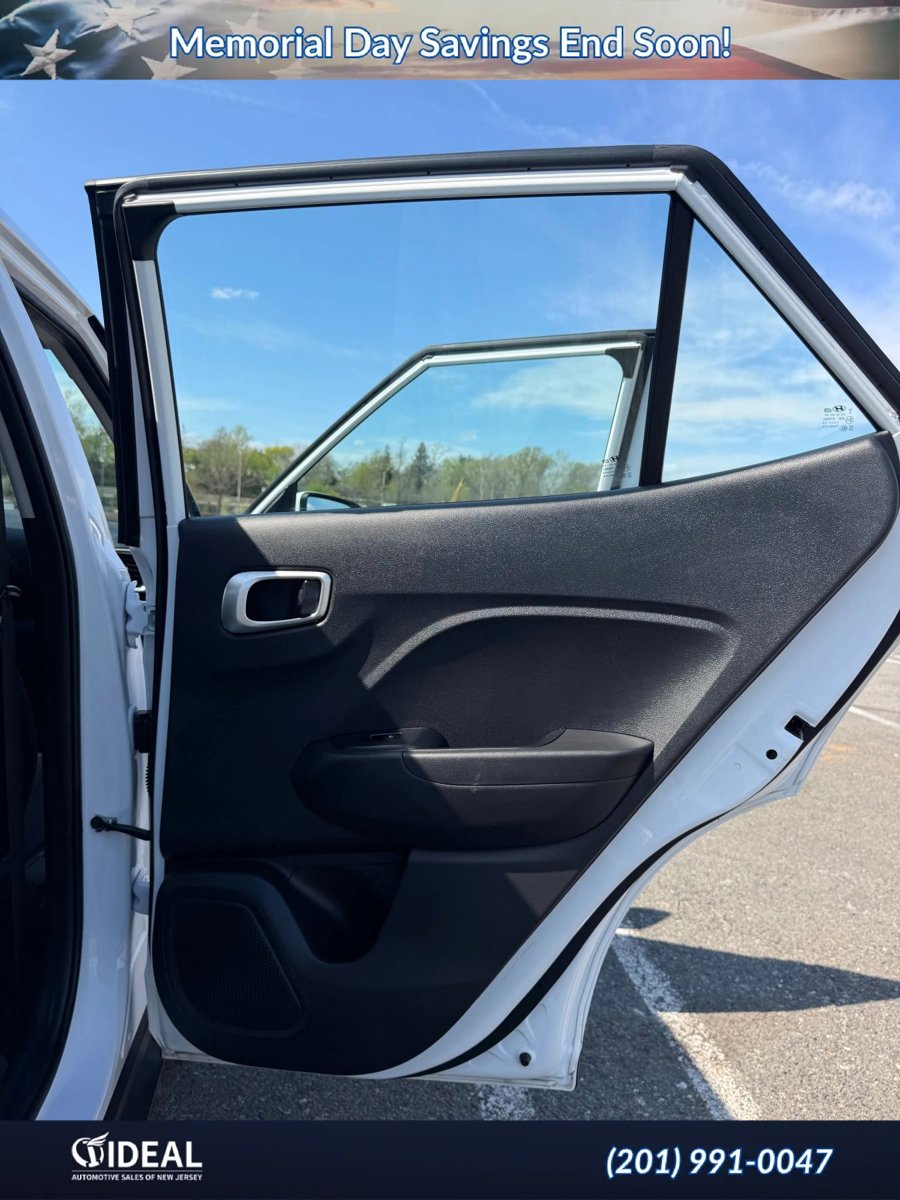 Used 2024 Hyundai Venue SE FWD image 27