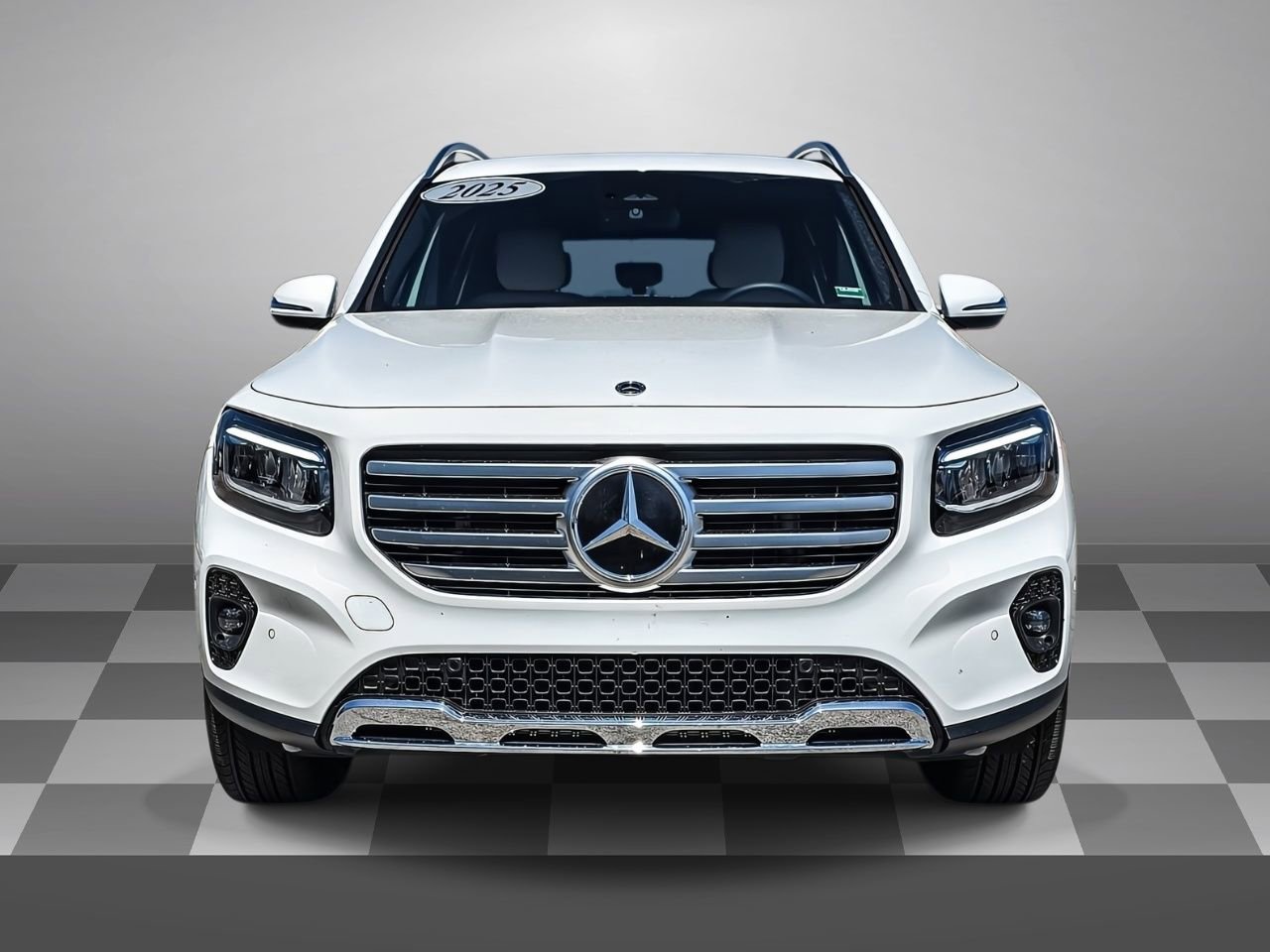 Used 2025 Mercedes-Benz GLB 250 4MATIC image 2