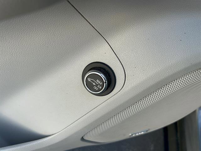 Used 2020 GMC Acadia SLT w/ Premium Package image 16