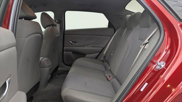 Used 2025 Hyundai Elantra SE FWD image 17