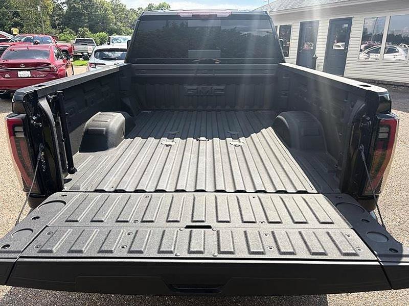 Used 2025 GMC Sierra 2500 AT4 w/ AT4 Premium Plus Package AWD/4WD image 10