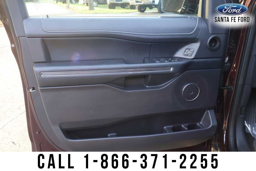 Used 2024 Ford Expedition XLT RWD image 10