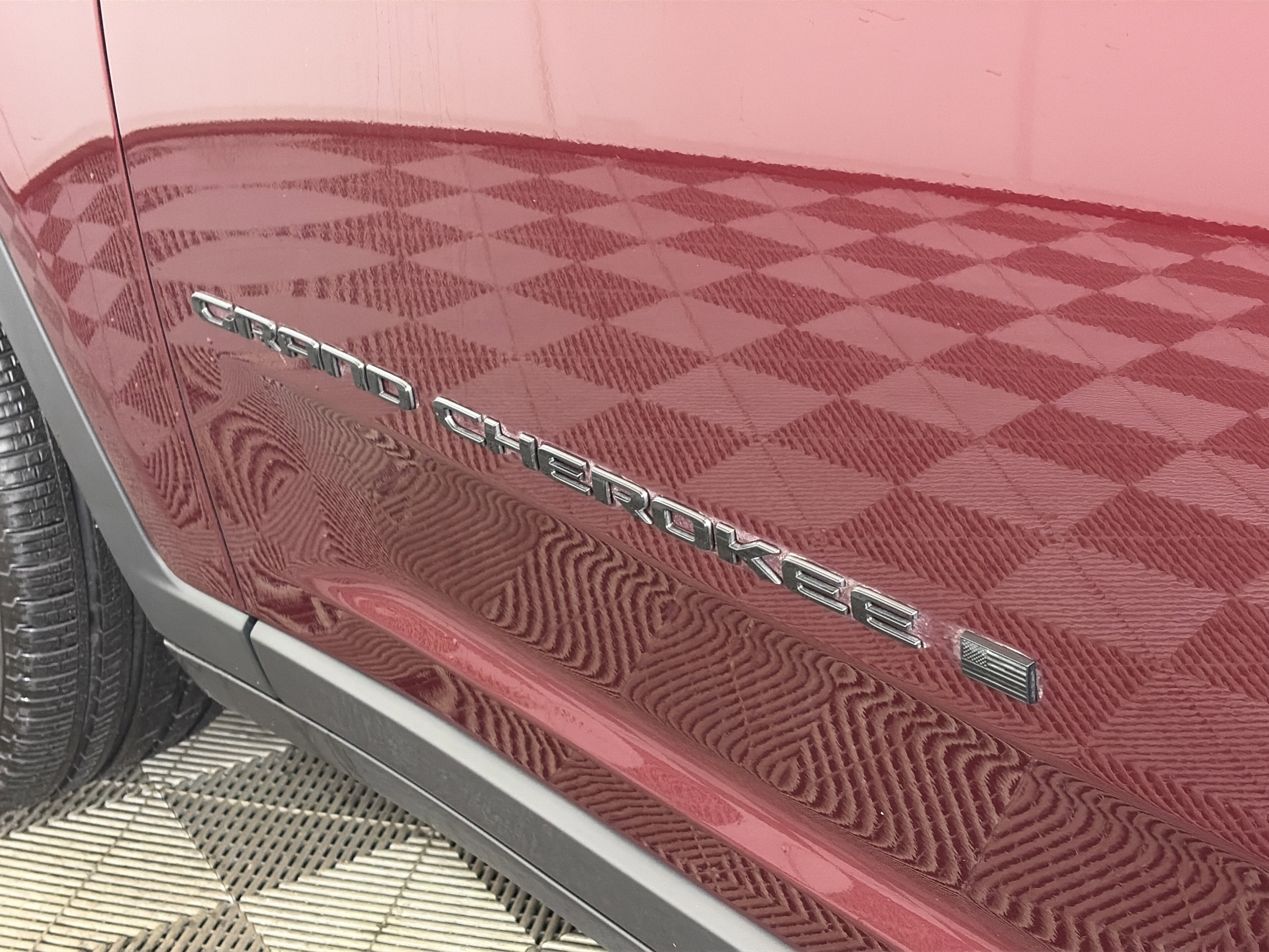 Used 2025 Jeep Grand Cherokee L Limited w/ Black Appearance Package image 19