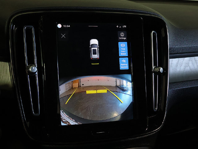 Used 2023 Volvo XC40 B5 Plus w/ Protection Package Premier AWD/4WD image 18