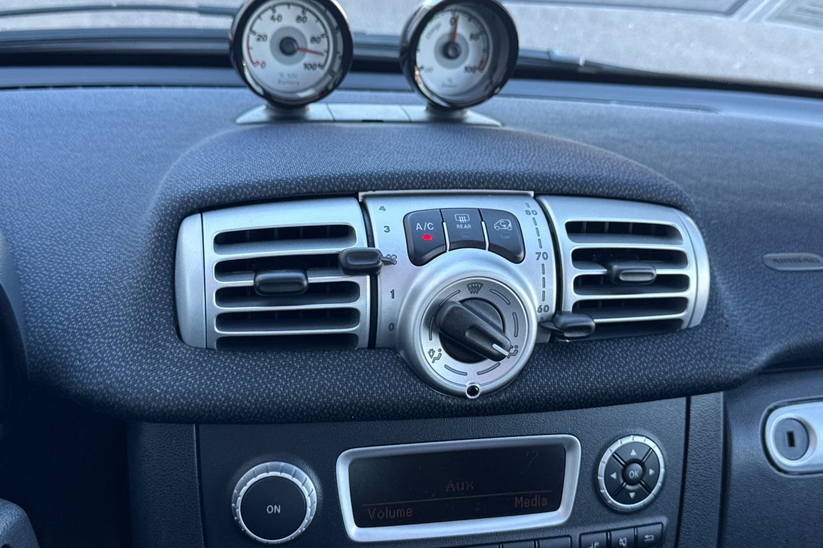 Used 2016 smart fortwo passion image 16