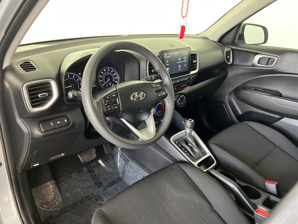 Used 2021 Hyundai Venue SE image 19