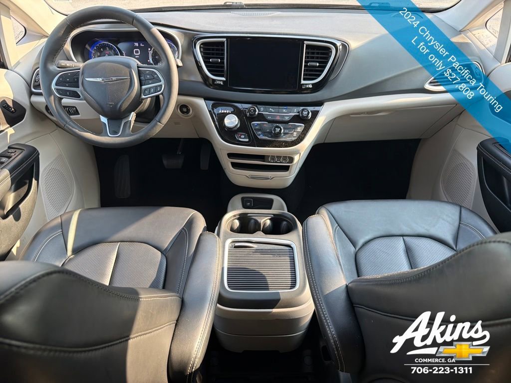 Used 2024 Chrysler Pacifica Touring-L image 21