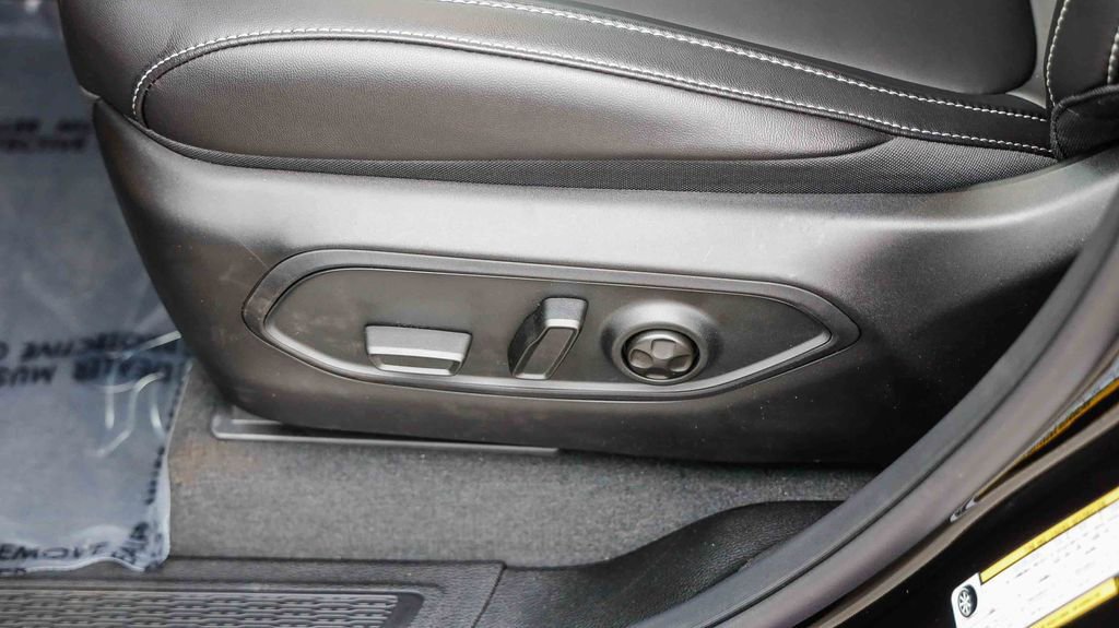 New 2025 Jeep Grand Cherokee L Limited w/ Black Appearance Package image 24