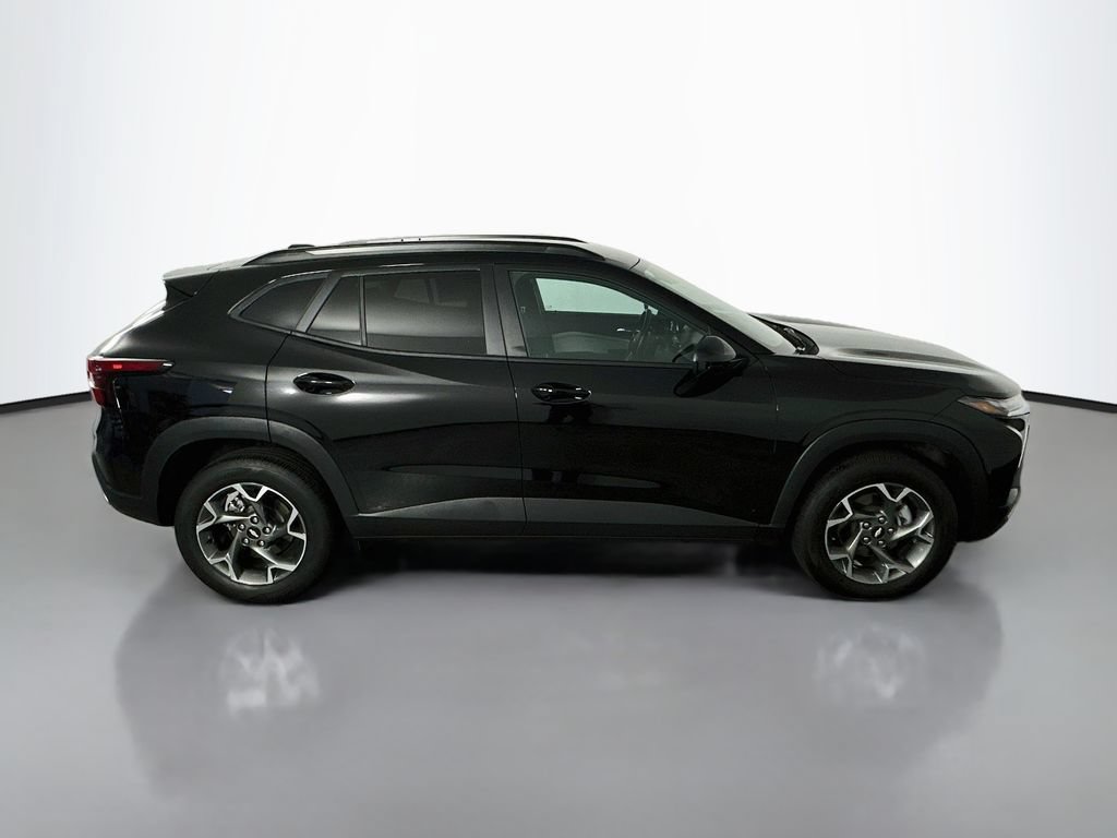 Used 2025 Chevrolet Trax LT w/ LT Convenience Package FWD image 8