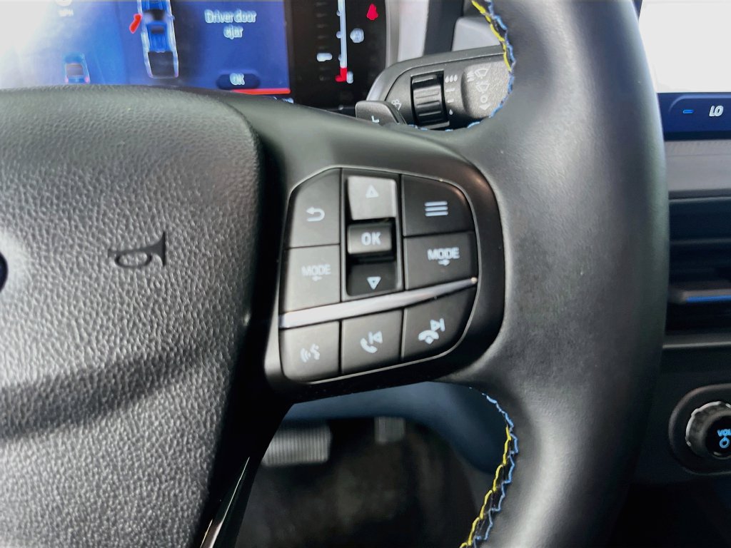 Used 2025 Ford Maverick Lobo AWD/4WD image 16