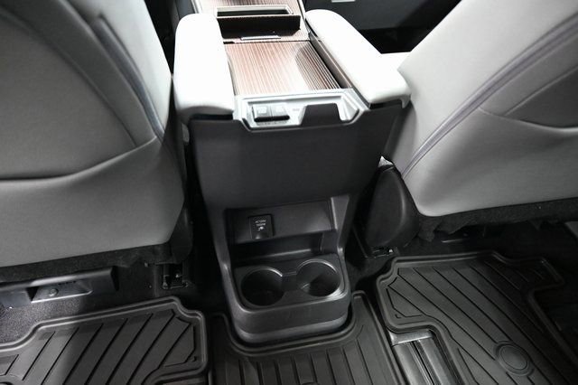 Used 2023 Toyota Sienna XLE w/ XLE Plus Package image 29