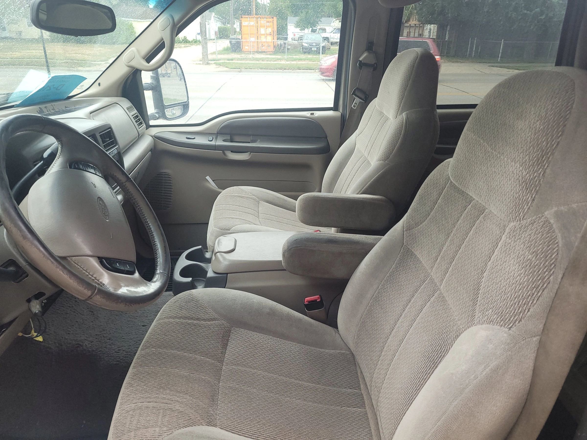 Used 2000 Ford Excursion XLT image 5