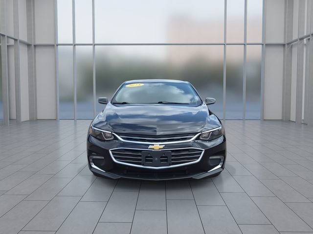 Used 2018 Chevrolet Malibu LT w/ Driver Confidence Package FWD image 3
