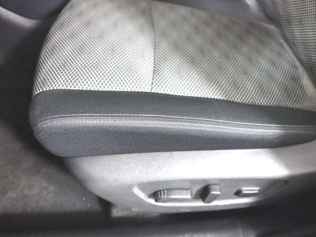 Used 2021 Nissan Rogue Sport SV AWD/4WD image 23