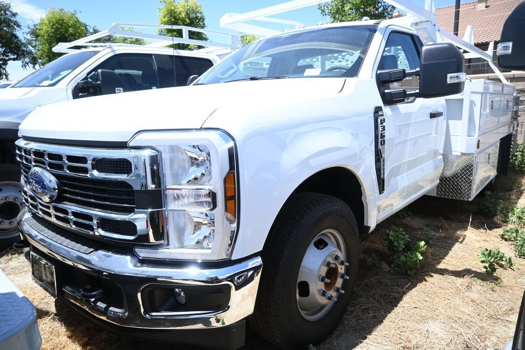 New 2026 Ford F350 XL w/ XL Chrome Package RWD image 3