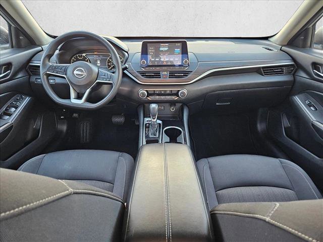 Used 2024 Nissan Altima 2.5 SV FWD image 16
