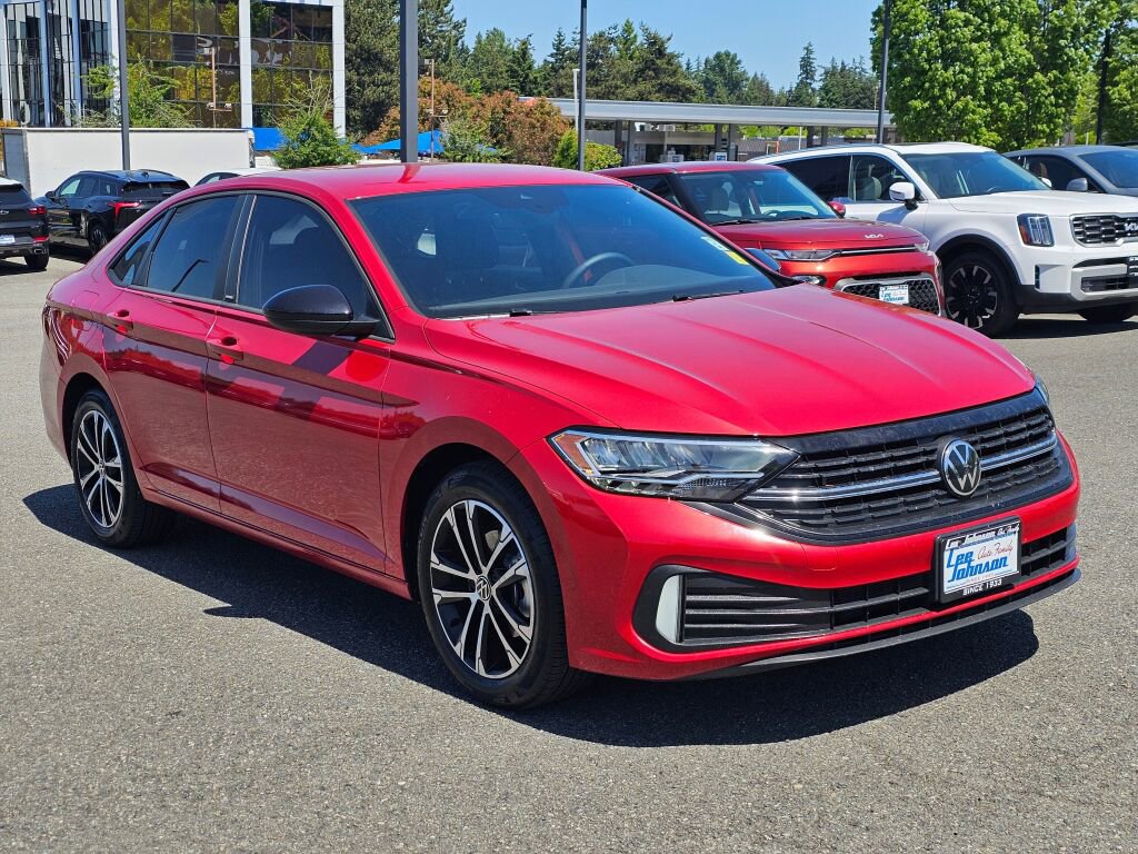 Used 2024 Volkswagen Jetta Sport FWD image 3