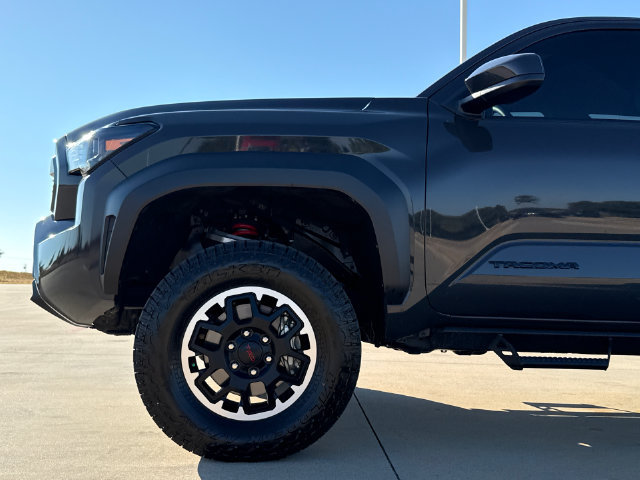 Used 2025 Toyota Tacoma TRD Off-Road AWD/4WD image 5