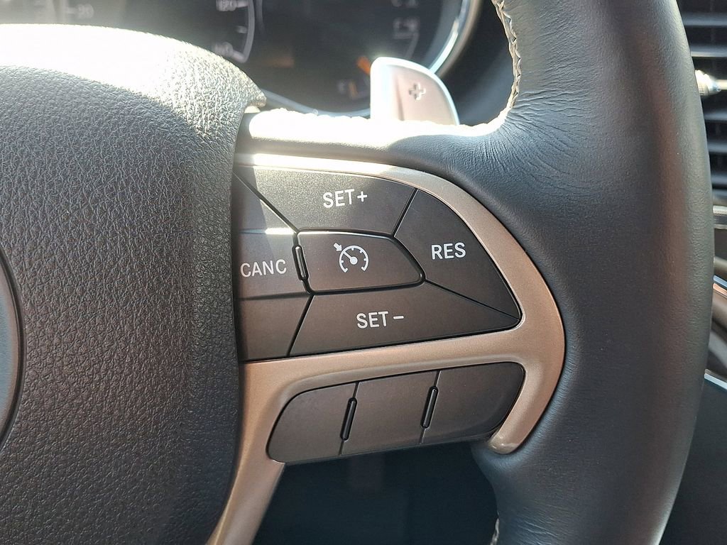 Used 2016 Jeep Grand Cherokee Overland AWD/4WD image 23