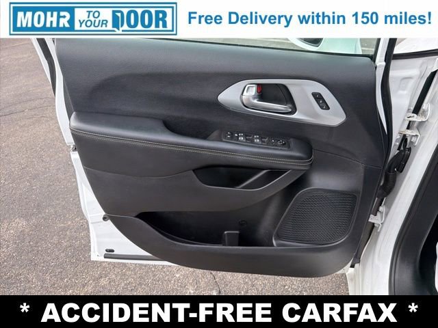 Used 2020 Chrysler Pacifica Limited w/ S Appearance Package image 10