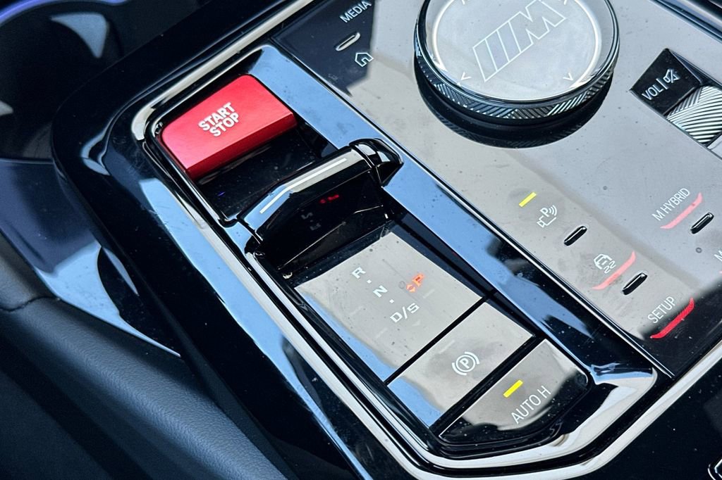 Used 2025 BMW M5 w/ Carbon Package image 24